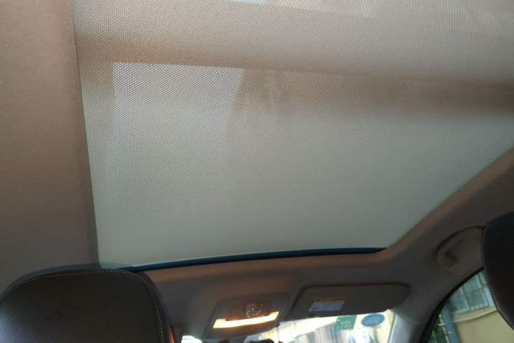 Used Roewe RX5 2016 30T Two-Wheel Drive Automatic Internet Smart Edition Headliner