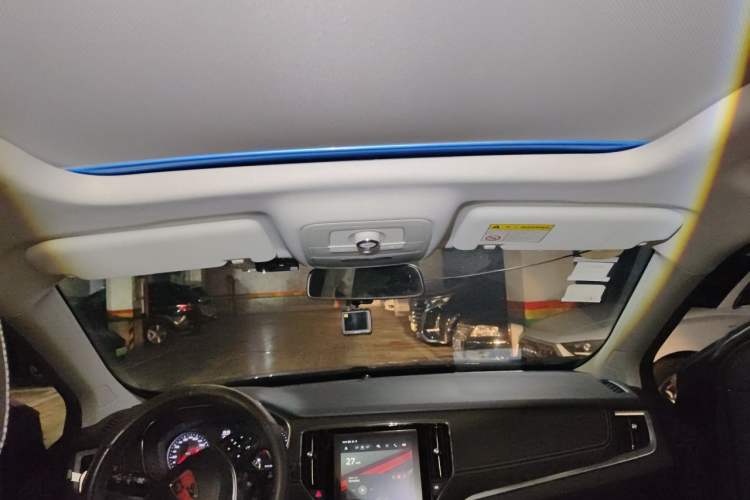 Used Roewe RX5 2016 20T Two-Wheel Drive Automatic Internet Smart Edition Headliner
