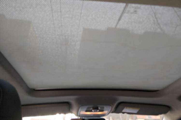 Used Roewe RX5 2016 20T Two-Wheel Drive Automatic Internet Smart Edition Headliner