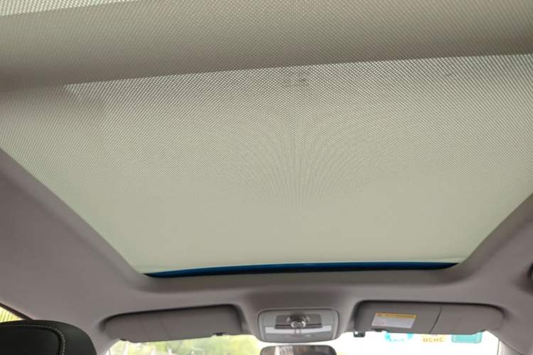 Used Roewe RX5 2016 20T Two-Wheel Drive Automatic Internet Smart Edition Headliner