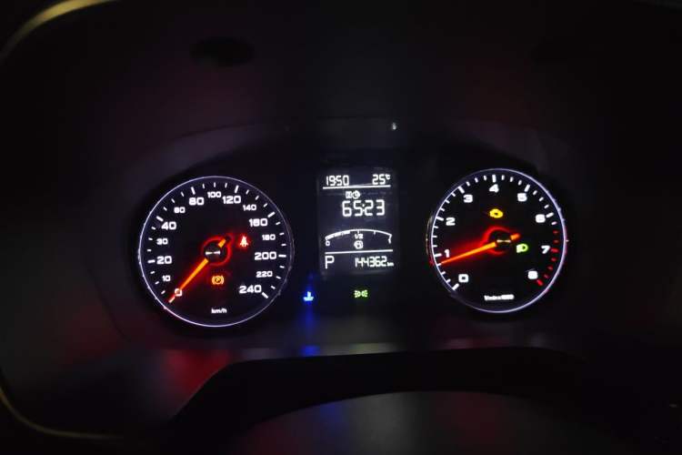 Used Roewe RX5 2016 20T Two-Wheel Drive Automatic Internet Smart Edition Instrument Cluster