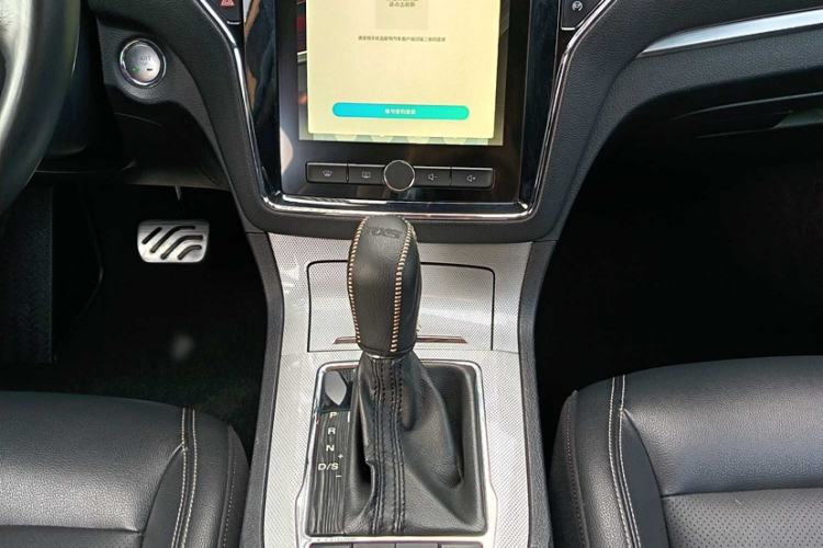 Used Roewe RX5 2016 30T Two-Wheel Drive Automatic Internet Smart Edition Interior 2