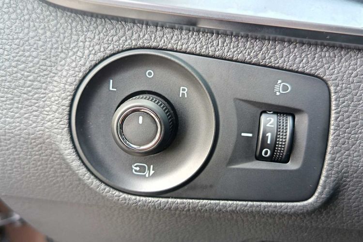 Used Roewe RX5 2016 30T Two-Wheel Drive Automatic Internet Smart Edition Interior 8