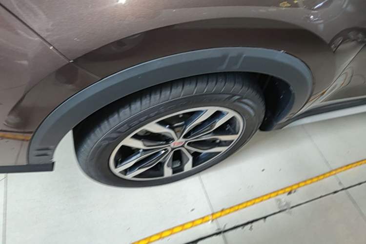 Used Roewe RX5 2016 30T Two-Wheel Drive Automatic Internet Smart Edition Left Front Wheel Hub