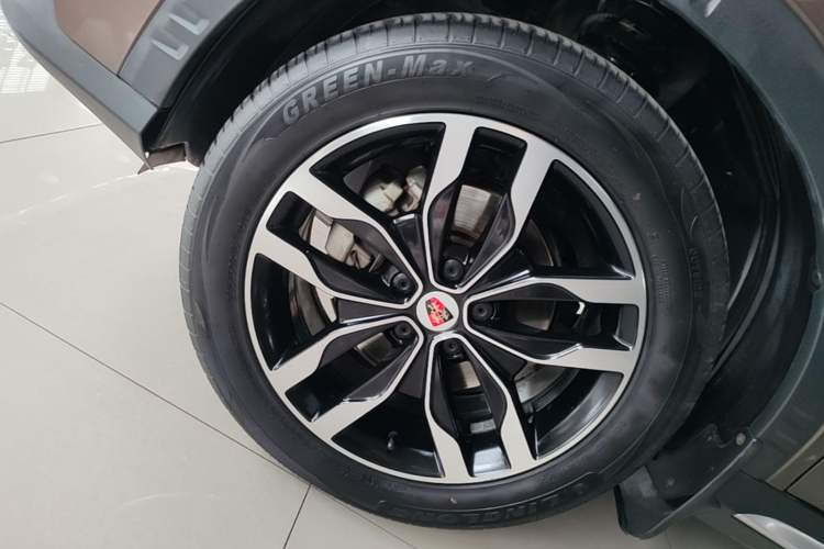 Used Roewe RX5 2016 20T Two-Wheel Drive Automatic Internet Smart Edition Left Front Wheel Hub