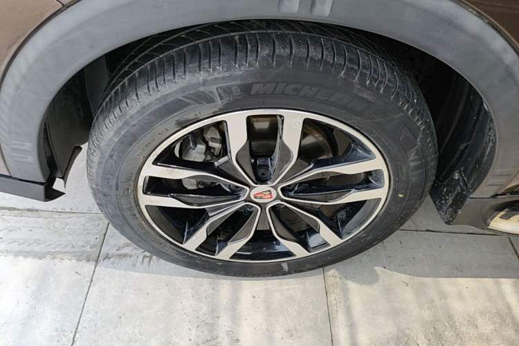 Used Roewe RX5 2016 20T Two-Wheel Drive Automatic Internet Smart Edition Left Front Wheel Hub