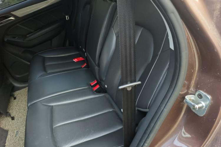 Used Roewe RX5 2016 30T Two-Wheel Drive Automatic Internet Smart Edition Left Rear Seat