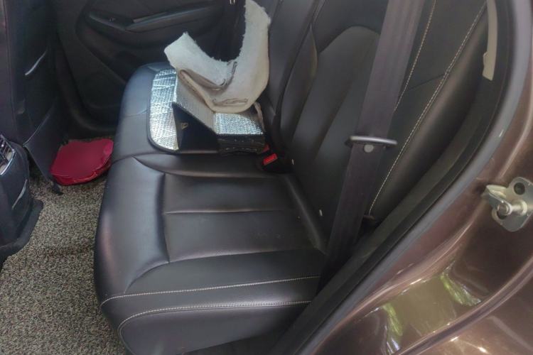 Used Roewe RX5 2016 20T Two-Wheel Drive Manual Transmission Internet Smart Edition Left Rear Seat