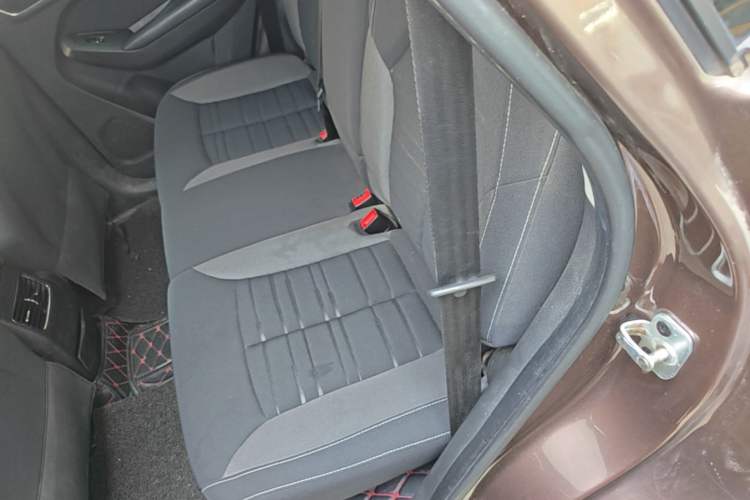 Used Roewe RX5 2016 Revised Version 20T Two-Wheel Drive Manual Transmission Luxury Edition Left Rear Seat