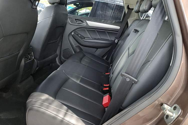 Used Roewe RX5 2016 20T Two-Wheel Drive Automatic Internet Smart Edition Left Rear Seat