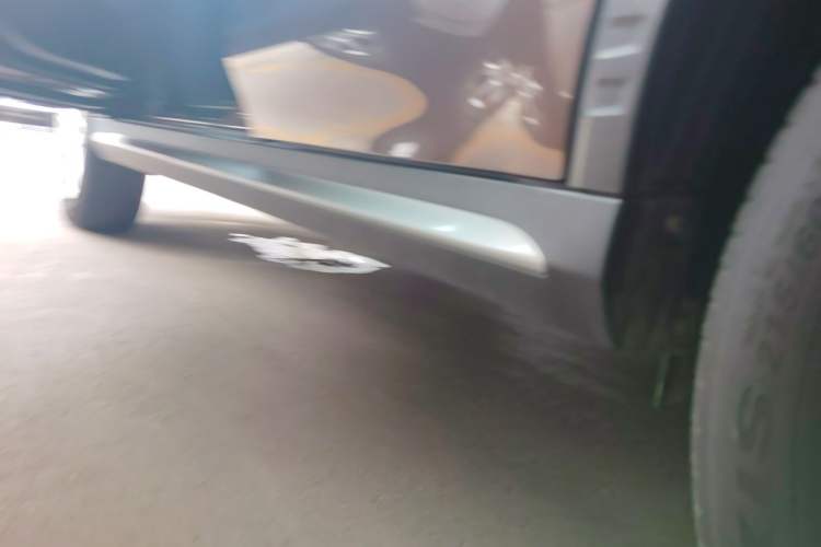 Used Roewe RX5 2016 20T Two-Wheel Drive Automatic Flagship Edition Left Side Sill