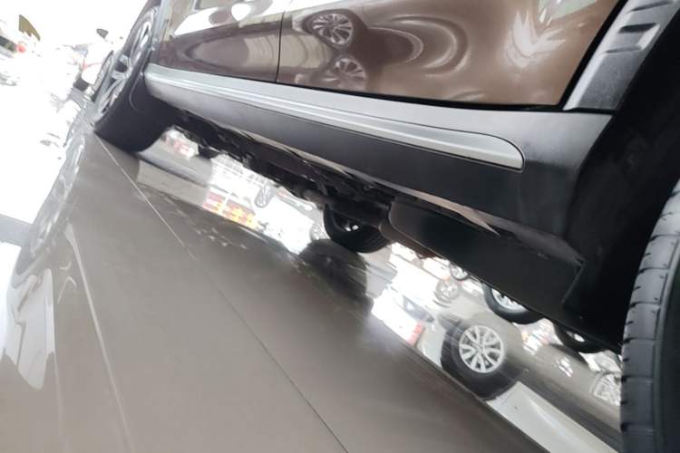 Used Roewe RX5 2016 20T Two-Wheel Drive Automatic Internet Smart Edition Left Side Sill