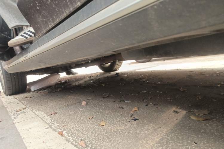 Used Roewe RX5 2016 20T Two-Wheel Drive Automatic Flagship Edition Left Side Sill
