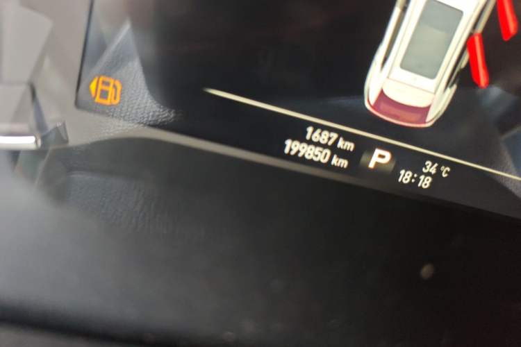 Used Roewe RX5 2016 30T Two-Wheel Drive Automatic Internet Smart Edition Odometer Close Up