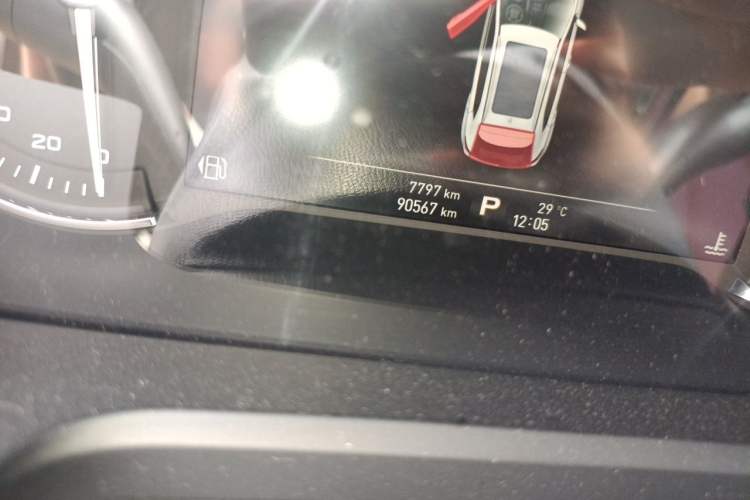 Used Roewe RX5 2016 30T Four-Wheel Drive Automatic Internet Smart Luxury Edition Odometer Close Up