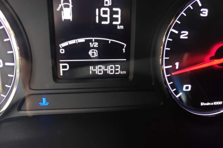 Used Roewe RX5 2016 20T Two-Wheel Drive Automatic Internet Smart Edition Odometer Close Up