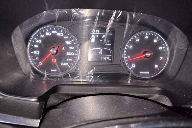 Used Roewe RX5 2016 20T Two-Wheel Drive Automatic Flagship Edition Odometer Close Up