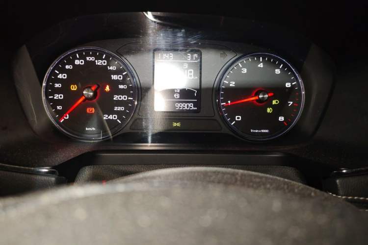 Used Roewe RX5 2016 20T Two-Wheel Drive Automatic Internet Smart Edition Odometer Close Up