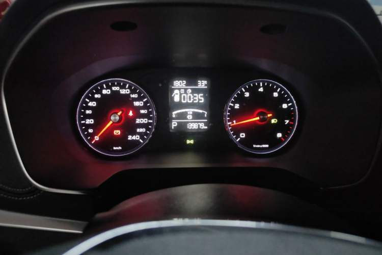 Used Roewe RX5 2016 20T Two-Wheel Drive Automatic Internet Smart Edition Odometer Close Up
