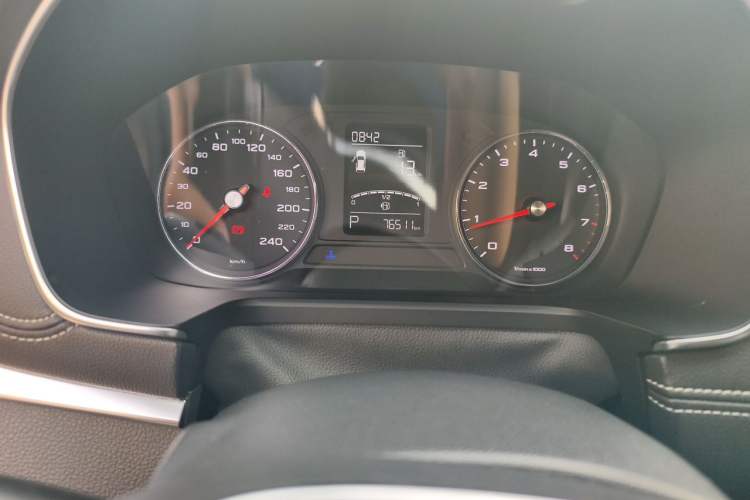 Used Roewe RX5 2016 20T Two-Wheel Drive Automatic Flagship Edition Odometer Close Up