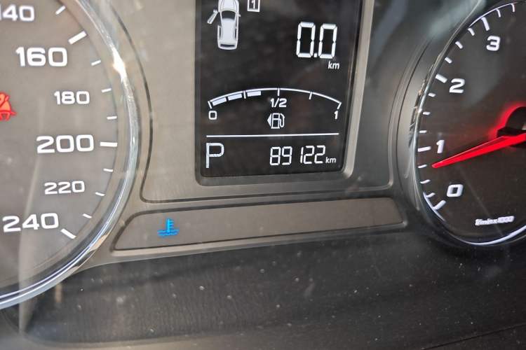 Used Roewe RX5 2016 20T Two-Wheel Drive Automatic Internet Smart Edition Odometer Close Up