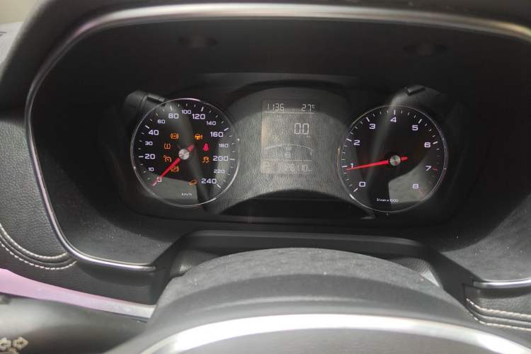 Used Roewe RX5 2016 20T Two-Wheel Drive Automatic Internet Smart Edition Odometer Close Up