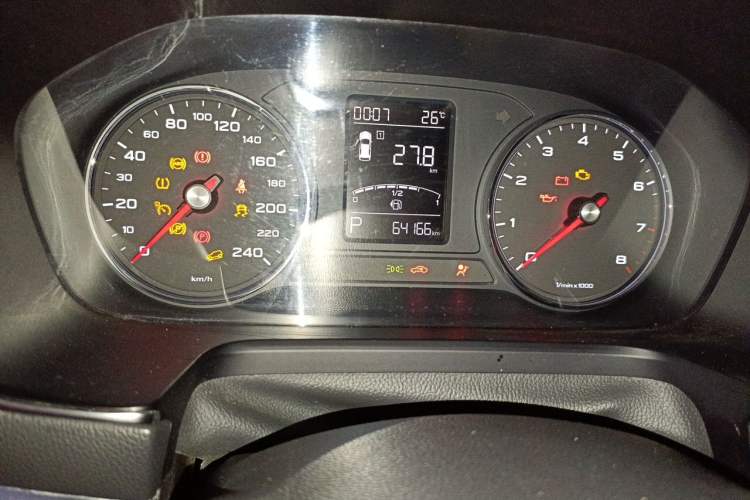Used Roewe RX5 2016 20T Two-Wheel Drive Automatic Internet Smart Edition Odometer Close Up