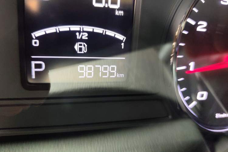 Used Roewe RX5 2016 20T Two-Wheel Drive Automatic Internet Smart Edition Odometer Close Up