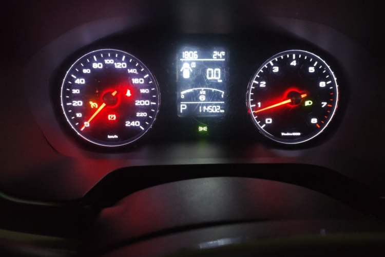 Used Roewe RX5 2016 20T Two-Wheel Drive Automatic Internet Smart Edition Odometer Close Up