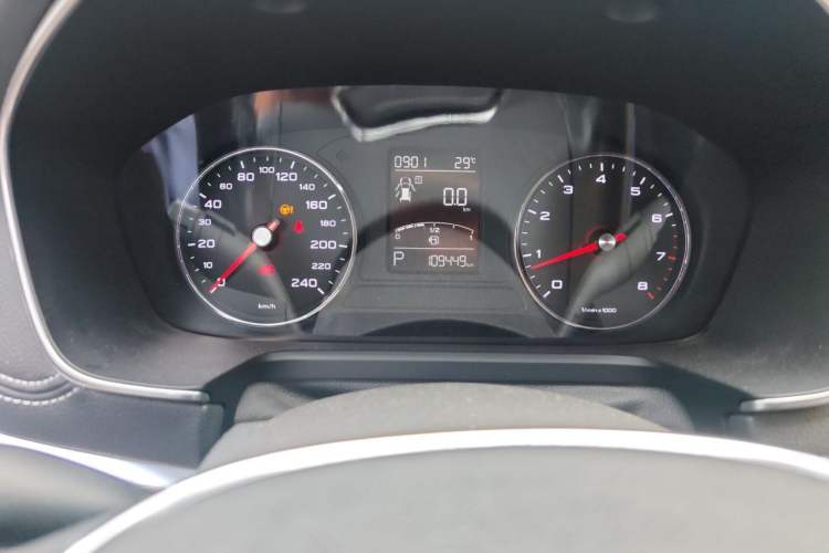 Used Roewe RX5 2016 20T Two-Wheel Drive Automatic Internet Smart Edition Odometer Close Up