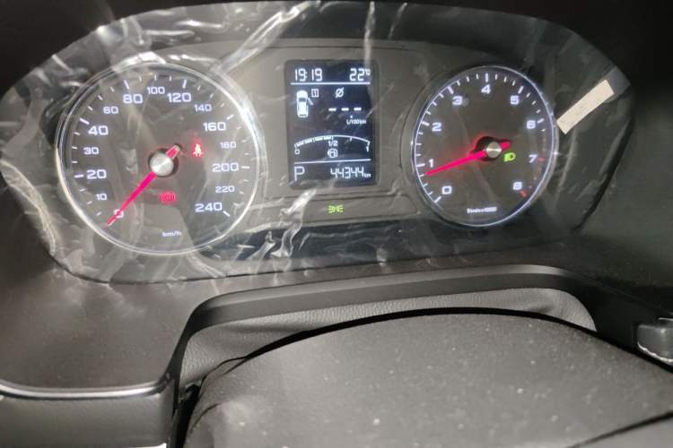 Used Roewe RX5 2016 20T Two-Wheel Drive Automatic Internet Smart Edition Odometer Close Up