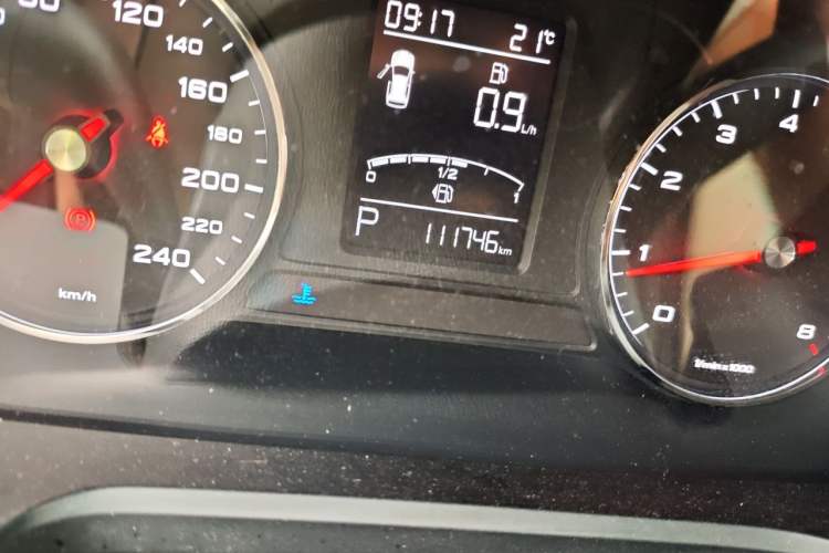 Used Roewe RX5 2016 20T Two-Wheel Drive Automatic Internet Smart Edition Odometer Close Up