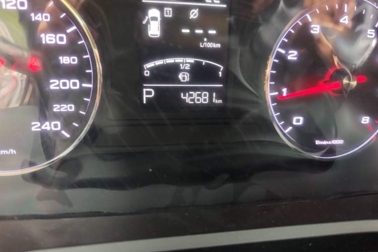 Used Roewe RX5 2016 20T Two-Wheel Drive Automatic Internet Smart Edition Odometer Close Up
