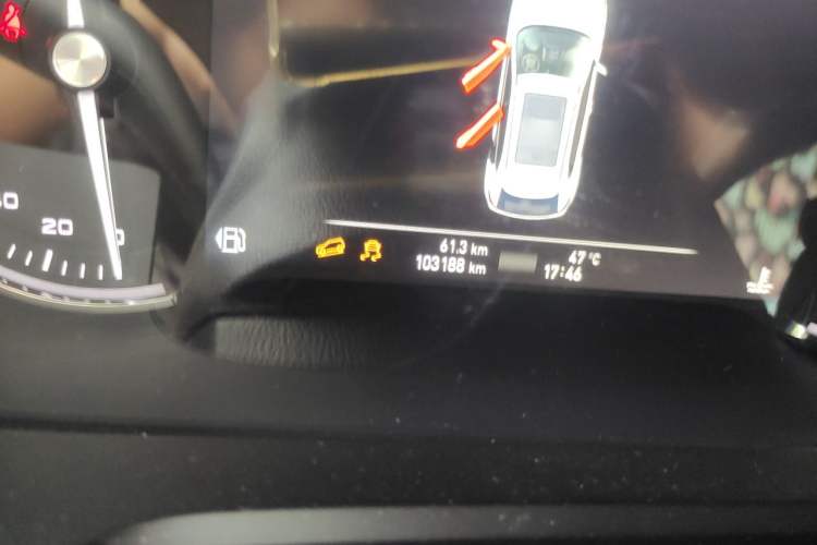Used Roewe RX5 2016 30T Two-Wheel Drive Automatic Internet Smart Edition Odometer Close Up