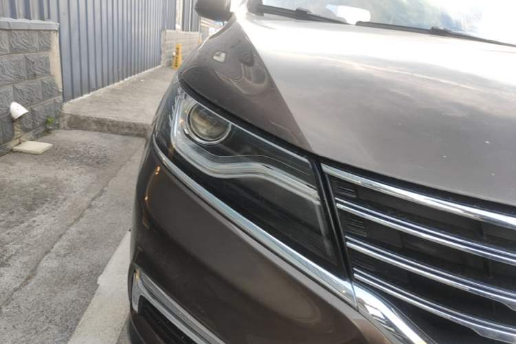 Used Roewe RX5 2016 20T Two-Wheel Drive Automatic Flagship Edition Right Front Headlight