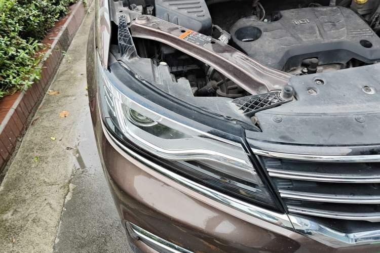 Used Roewe RX5 2016 20T Two-Wheel Drive Automatic Internet Smart Edition Right Front Headlight
