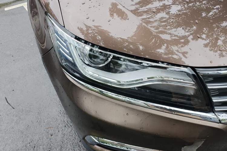 Used Roewe RX5 2016 20T Two-Wheel Drive Automatic Flagship Edition Right Front Headlight