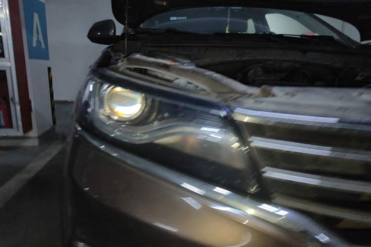 Used Roewe RX5 2016 20T Two-Wheel Drive Automatic Internet Smart Edition Right Front Headlight