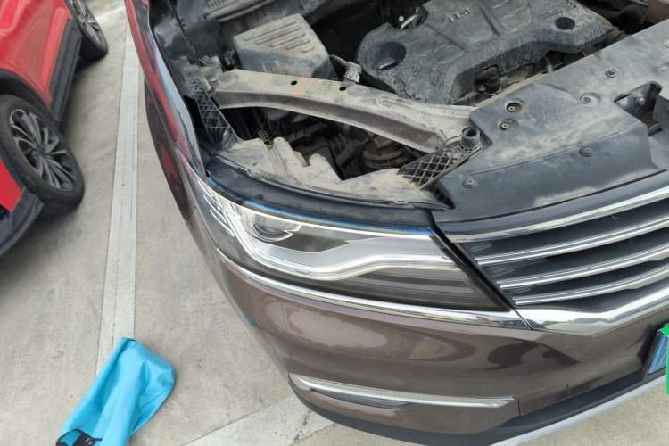 Used Roewe RX5 2016 20T Two-Wheel Drive Automatic Internet Smart Edition Right Front Headlight