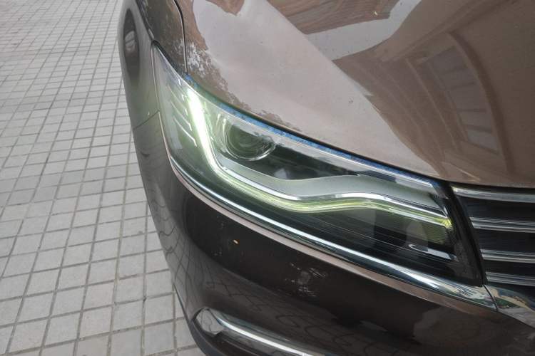 Used Roewe RX5 2016 20T Two-Wheel Drive Automatic Internet Smart Edition Right Front Headlight