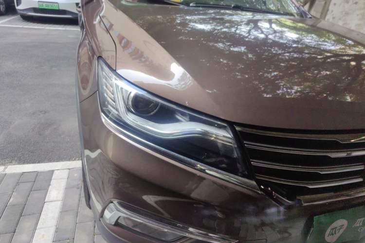 Used Roewe RX5 2016 20T Two-Wheel Drive Manual Transmission Internet Smart Edition Right Front Headlight