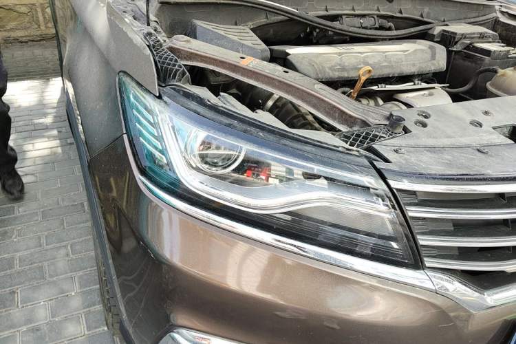 Used Roewe RX5 2016 30T Two-Wheel Drive Automatic Internet Smart Edition Right Front Headlight