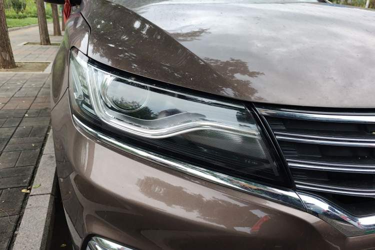 Used Roewe RX5 2016 20T Two-Wheel Drive Automatic Internet Smart Edition Right Front Headlight