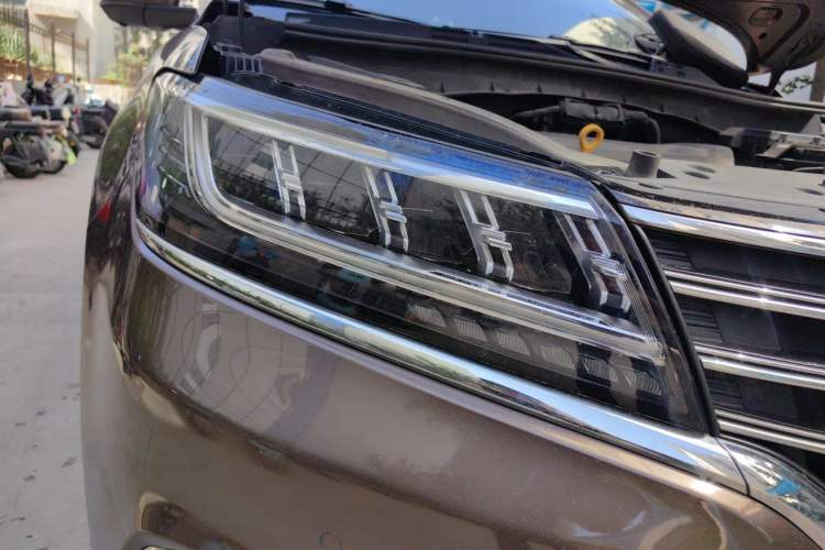 Used Roewe RX5 2016 30T Four-Wheel Drive Automatic Internet Smart Luxury Edition Right Front Headlight