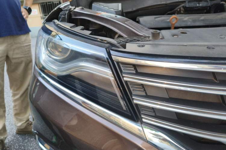 Used Roewe RX5 2016 30T Two-Wheel Drive Automatic Internet Smart Edition Right Front Headlight