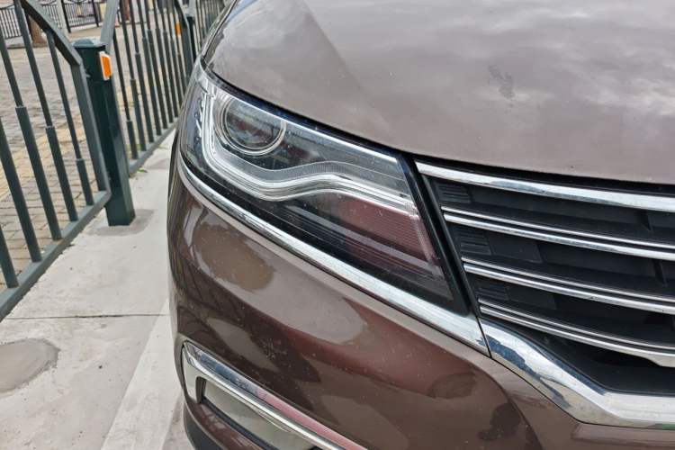 Used Roewe RX5 2016 20T Two-Wheel Drive Automatic Internet Smart Edition Right Front Headlight