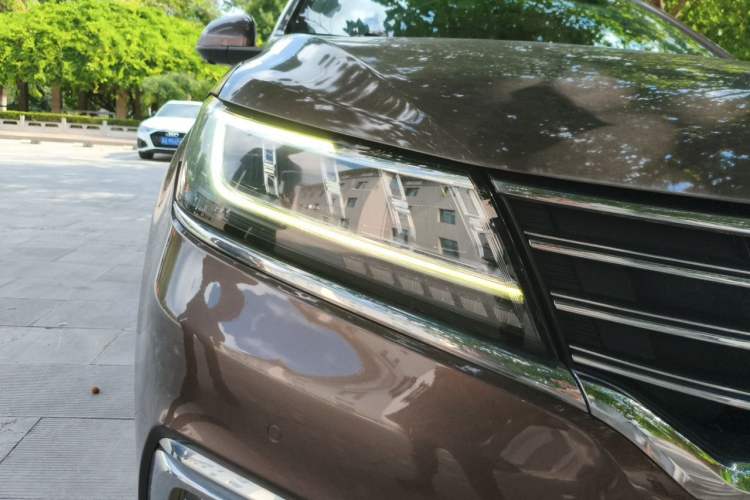 Used Roewe RX5 2016 30T Four-Wheel Drive Automatic Internet Smart Luxury Edition Right Front Headlight