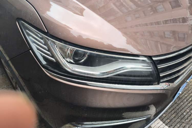 Used Roewe RX5 2016 20T Two-Wheel Drive Manual Flagship Edition Right Front Headlight
