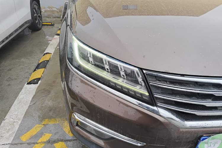 Used Roewe RX5 2016 30T Four-Wheel Drive Automatic Internet Smart Luxury Edition Right Front Headlight