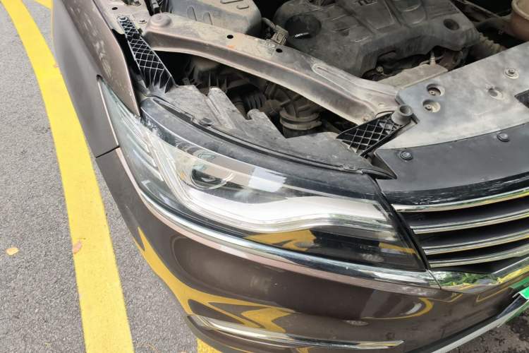 Used Roewe RX5 2016 20T Two-Wheel Drive Automatic Internet Smart Edition Right Front Headlight